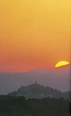 Vista di Montegiovi all'alba